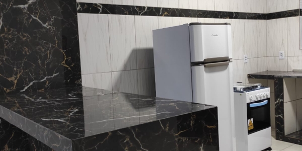 Cozinha americana e área gourmet em casa de veraneio em Alter do Chão