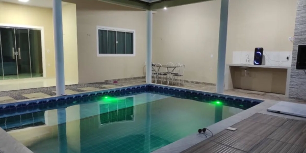 Área de churrasco e lazer em casa disponível para alugar em Alter do Chão