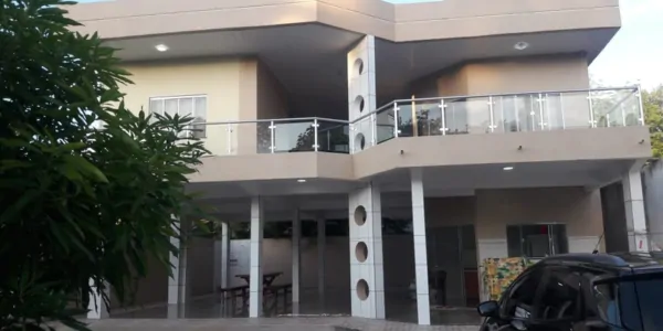 Hospede-se com conforto! Casa com 4 suítes.
