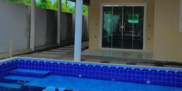 Área de lazer com piscina privativa em casa disponível para alugar em Alter do Chão